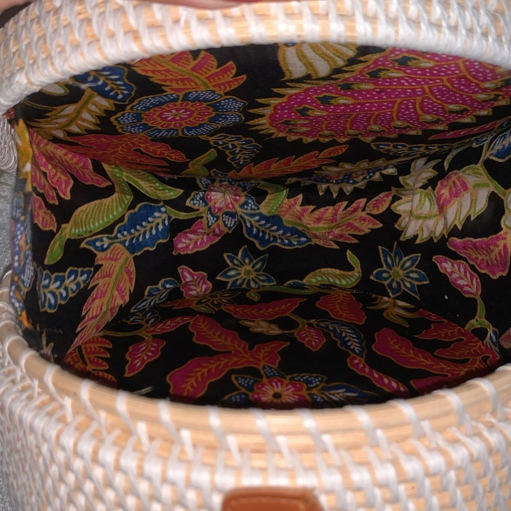 Round Woven Bag with Tan Strap - Picture 4 of 8